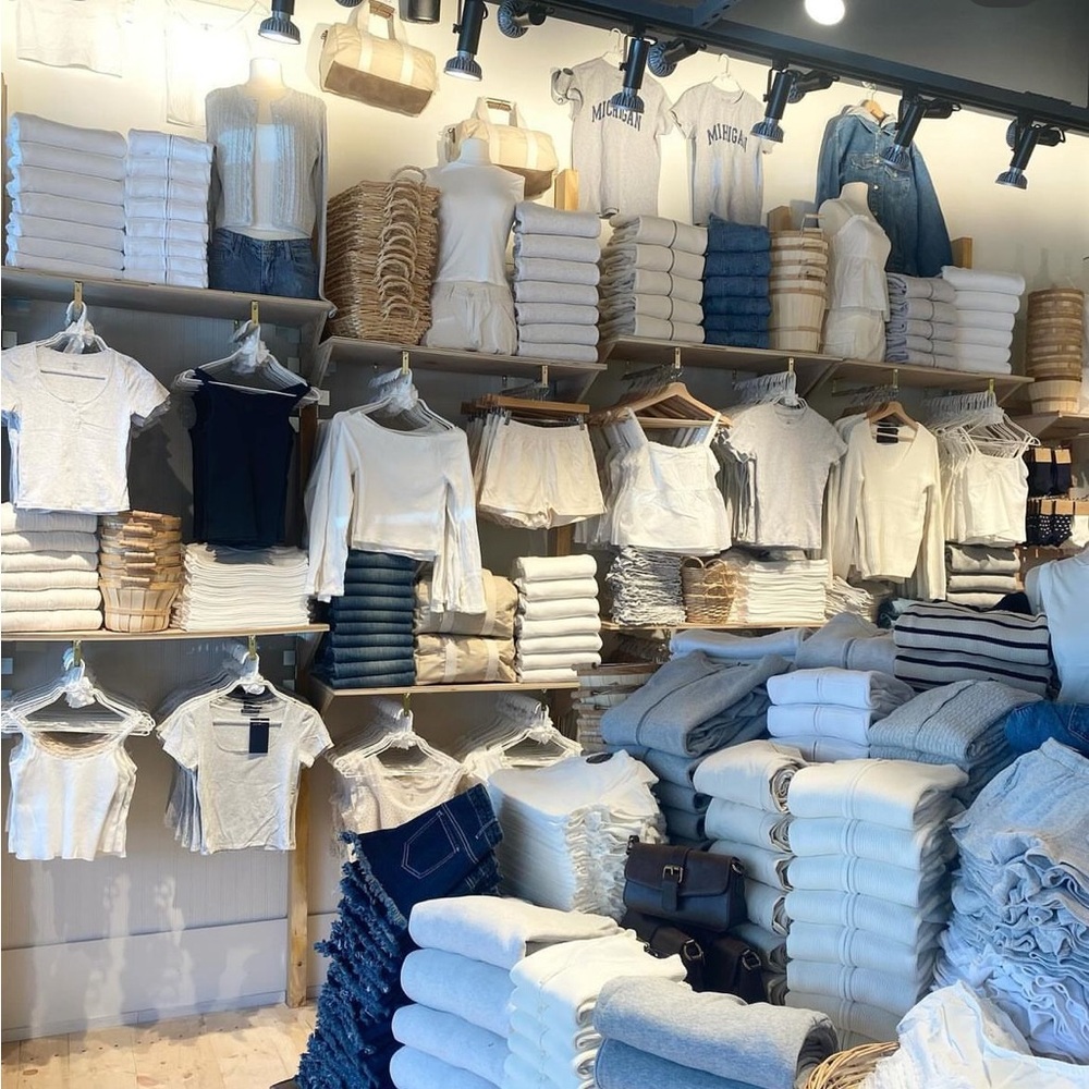 brandy melville large mystery box 🤍 CLOSET CLEAN OUT SALE! - Picture 5 of 8